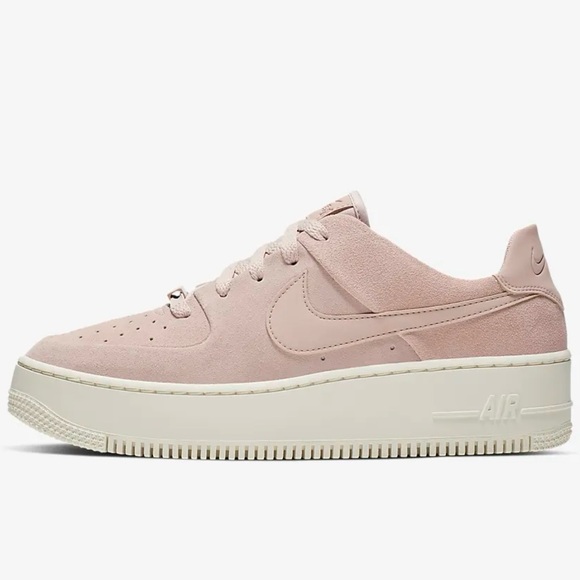 Nike Air Force 1 - Picture 1 of 11